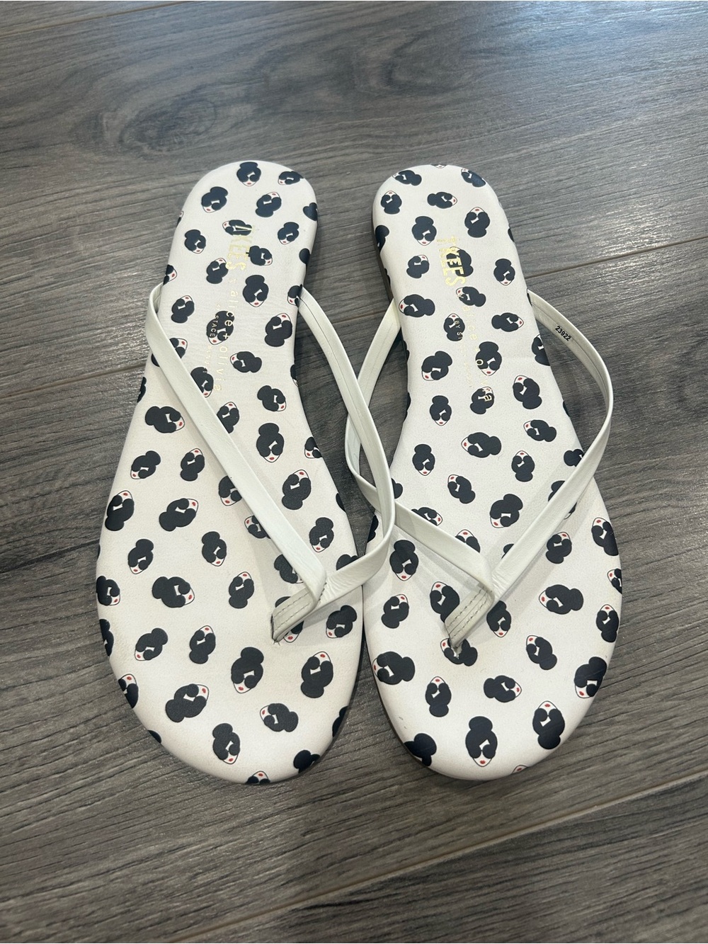 TKEES Alice + Olivia Lily Flip Flop in Women's size 8